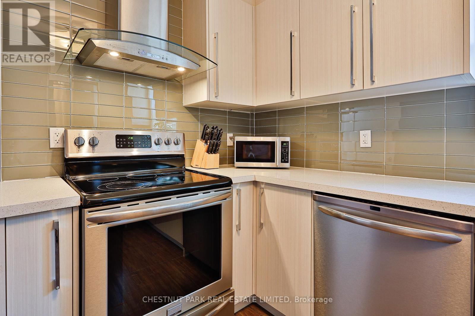 Upper - 163 BRIAR HILL AVENUE Image 17