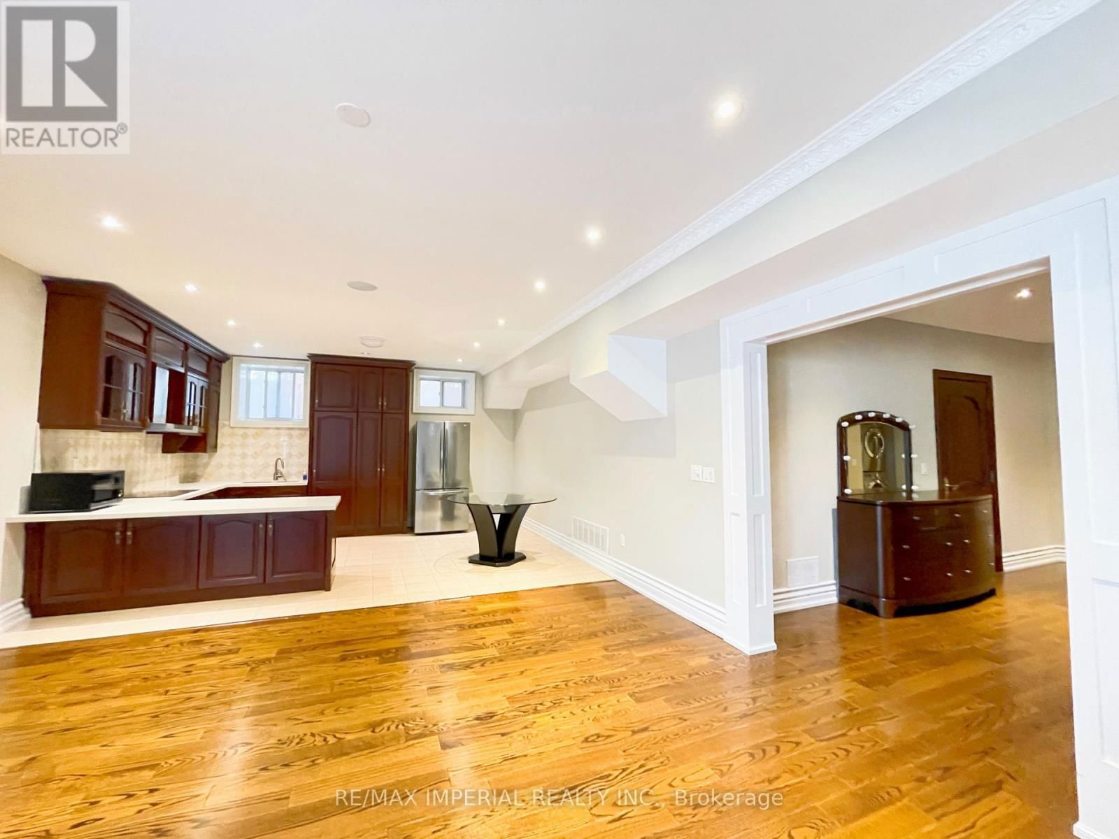 Lower - 63 NORTON AVENUE Image 6