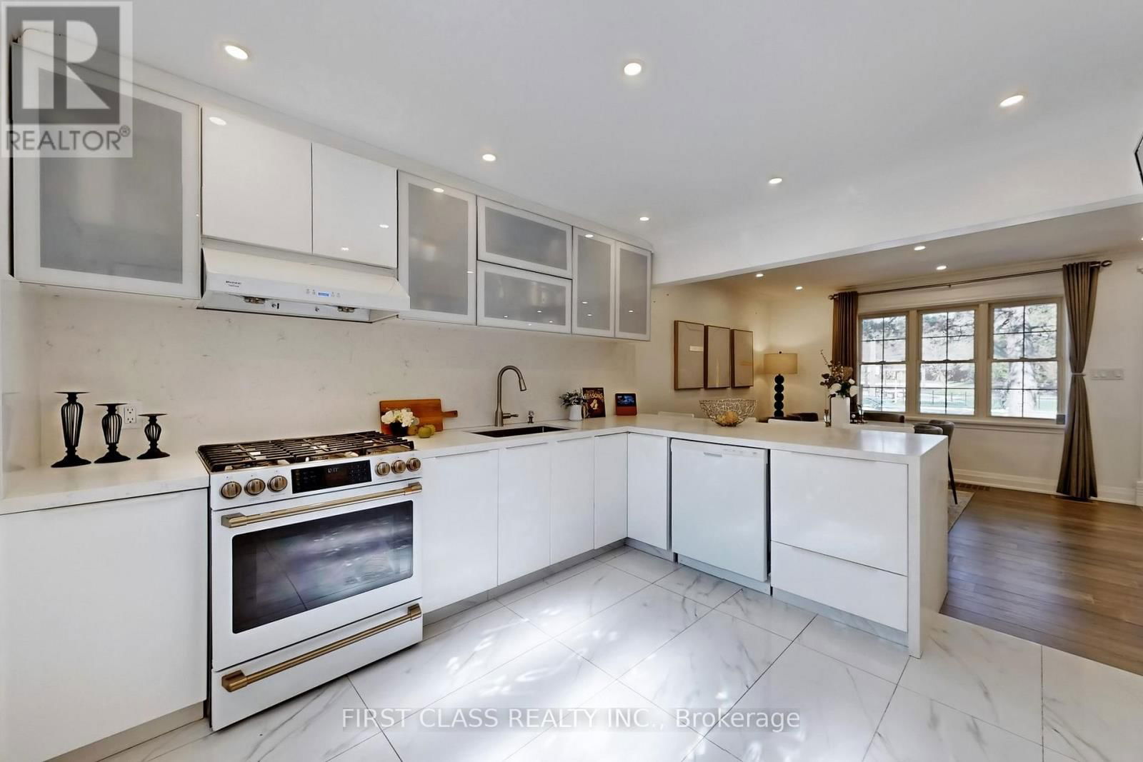2950 BAYVIEW AVENUE Image 15