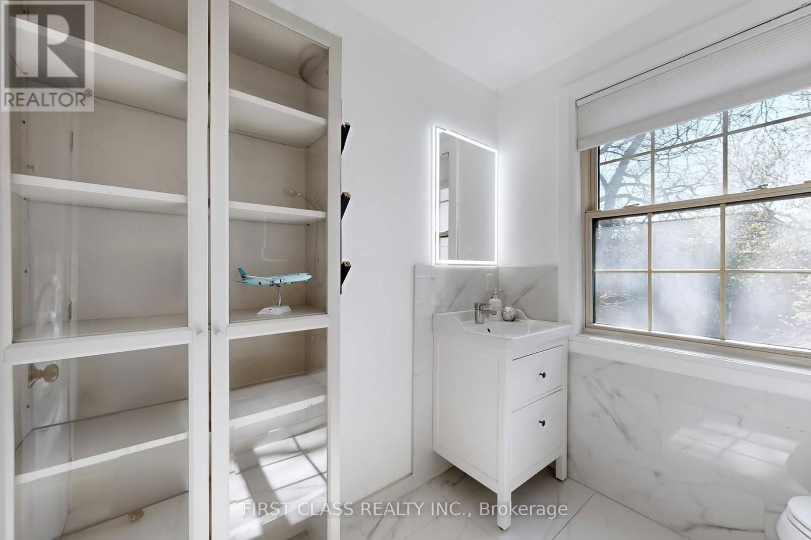 2950 BAYVIEW AVENUE Image 27