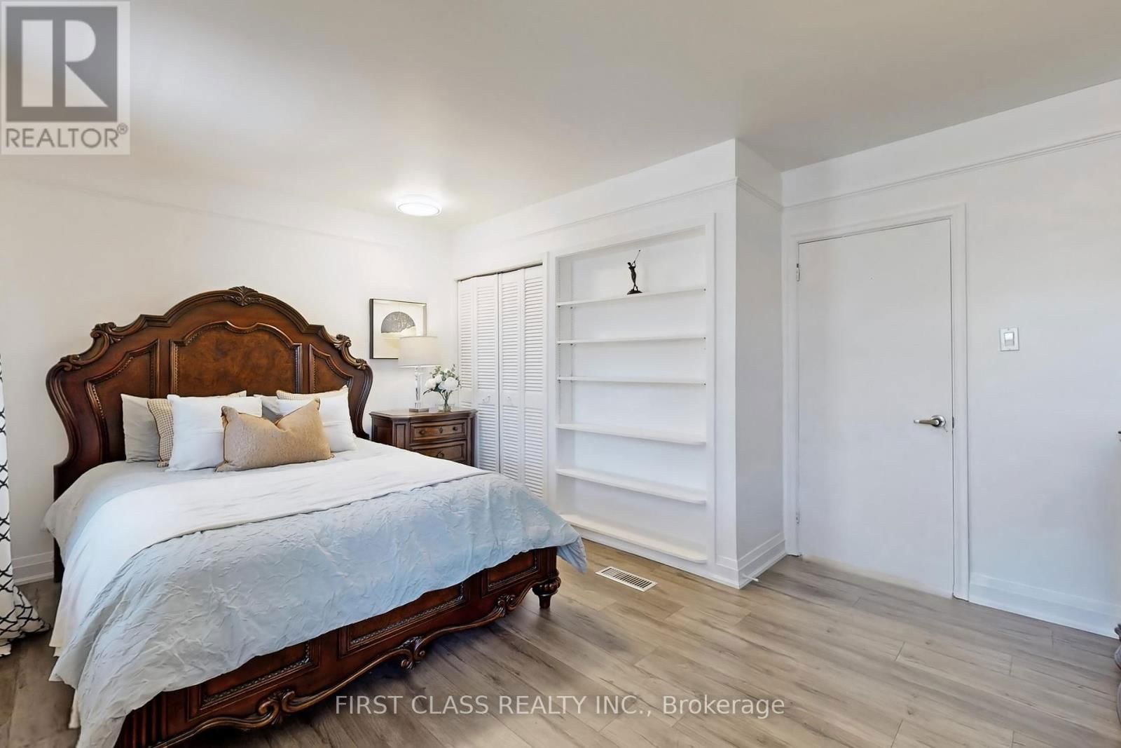 2950 BAYVIEW AVENUE Image 32