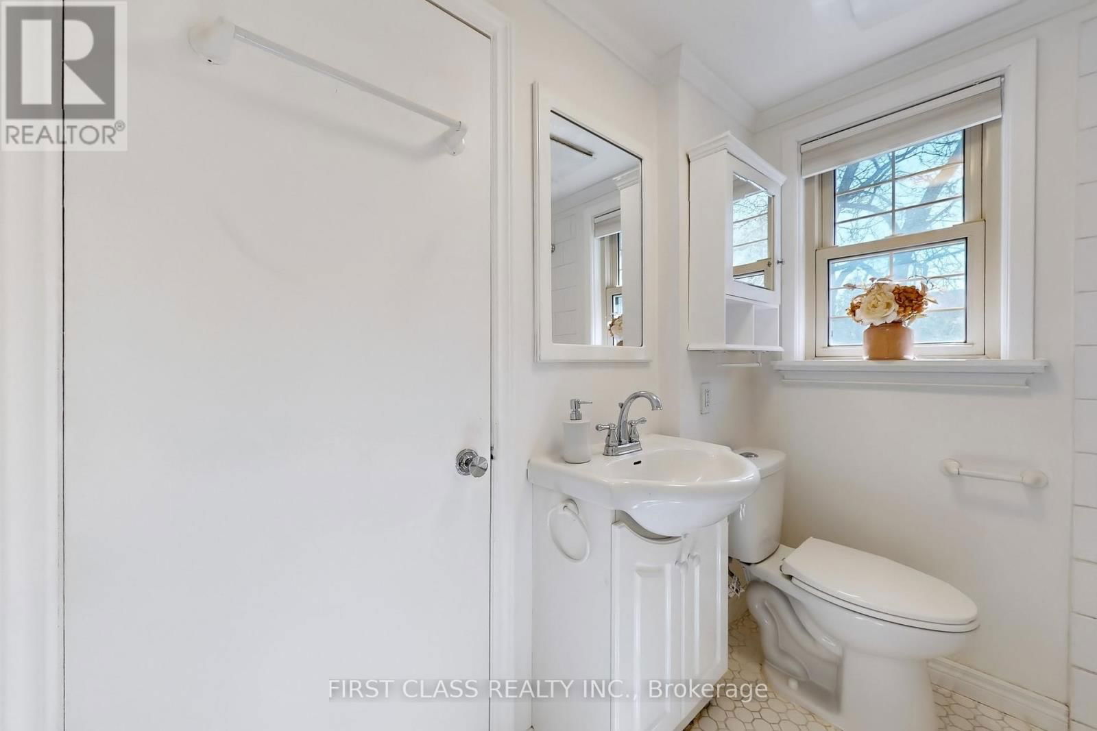 2950 BAYVIEW AVENUE Image 33