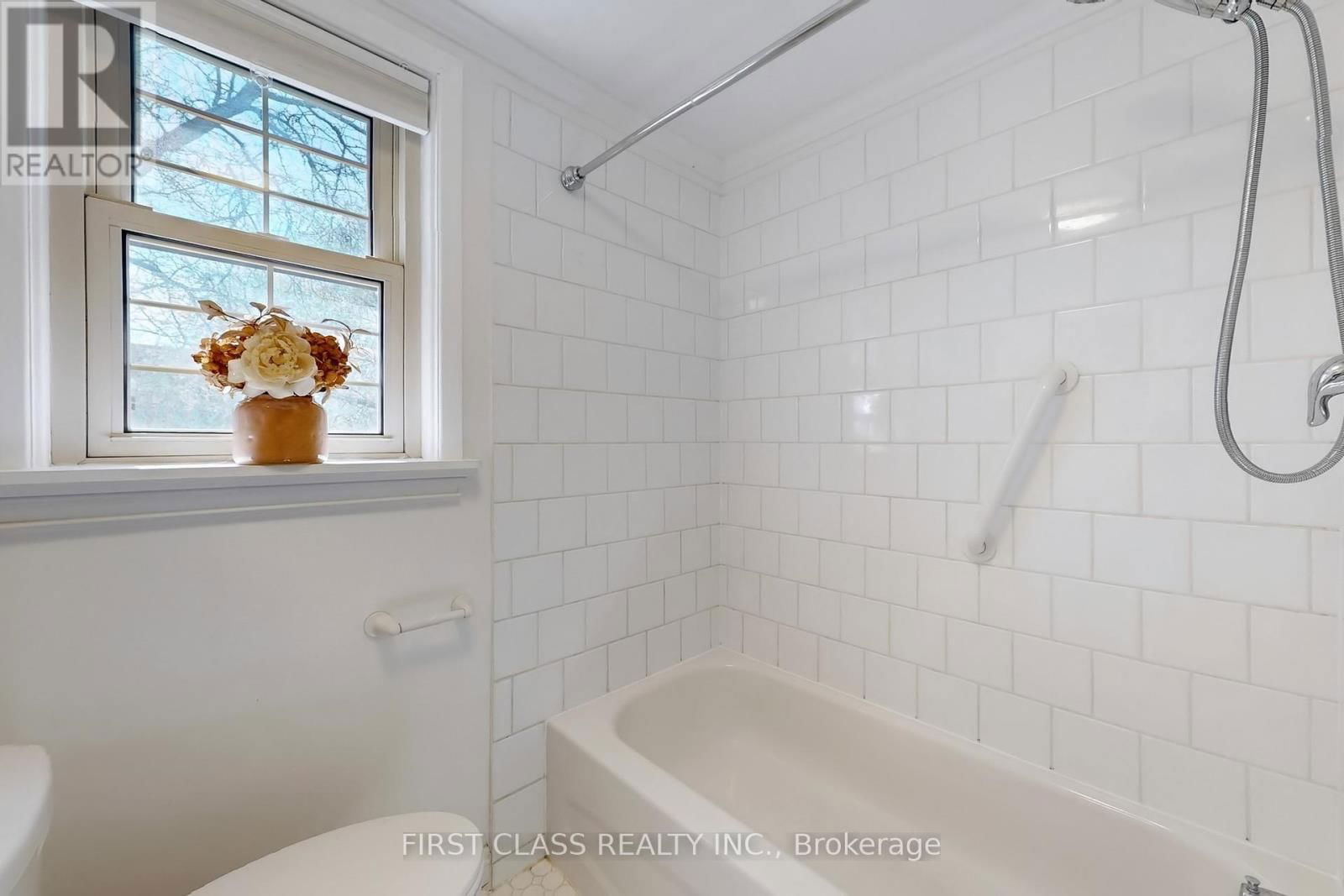 2950 BAYVIEW AVENUE Image 34