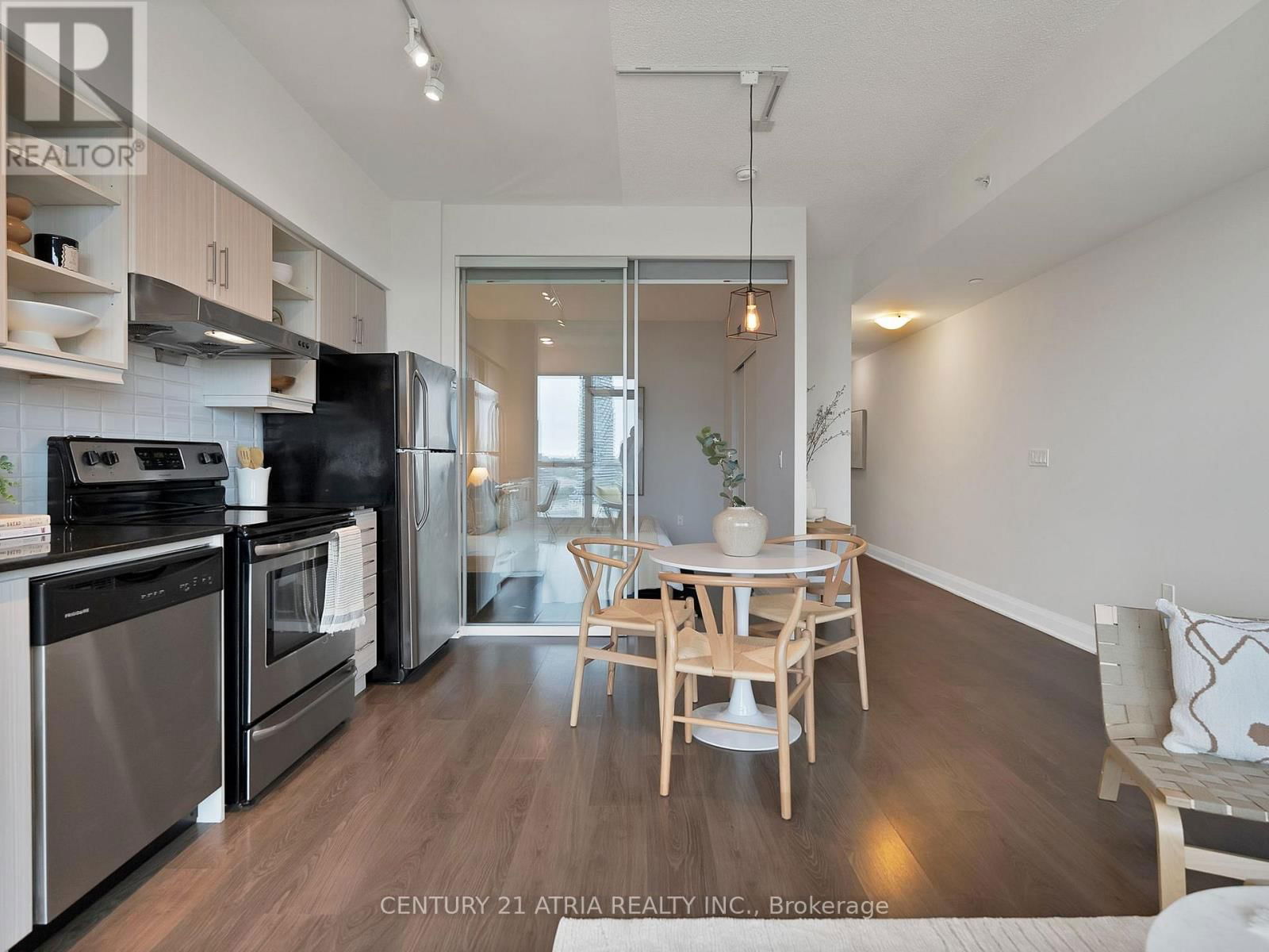 LPH18 - 160 VANDERHOOF AVENUE Image 2