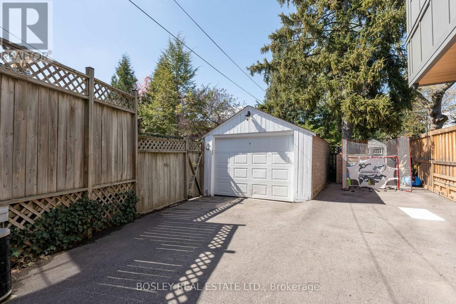570 BROADWAY AVENUE Image 22