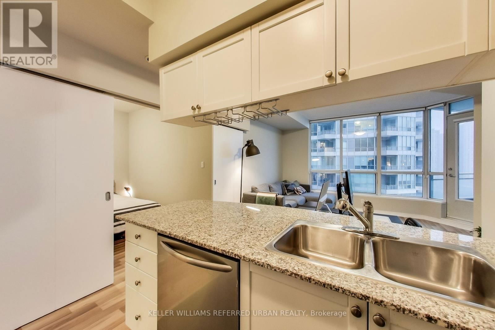 2117 - 230 QUEENS QUAY WEST Image 15