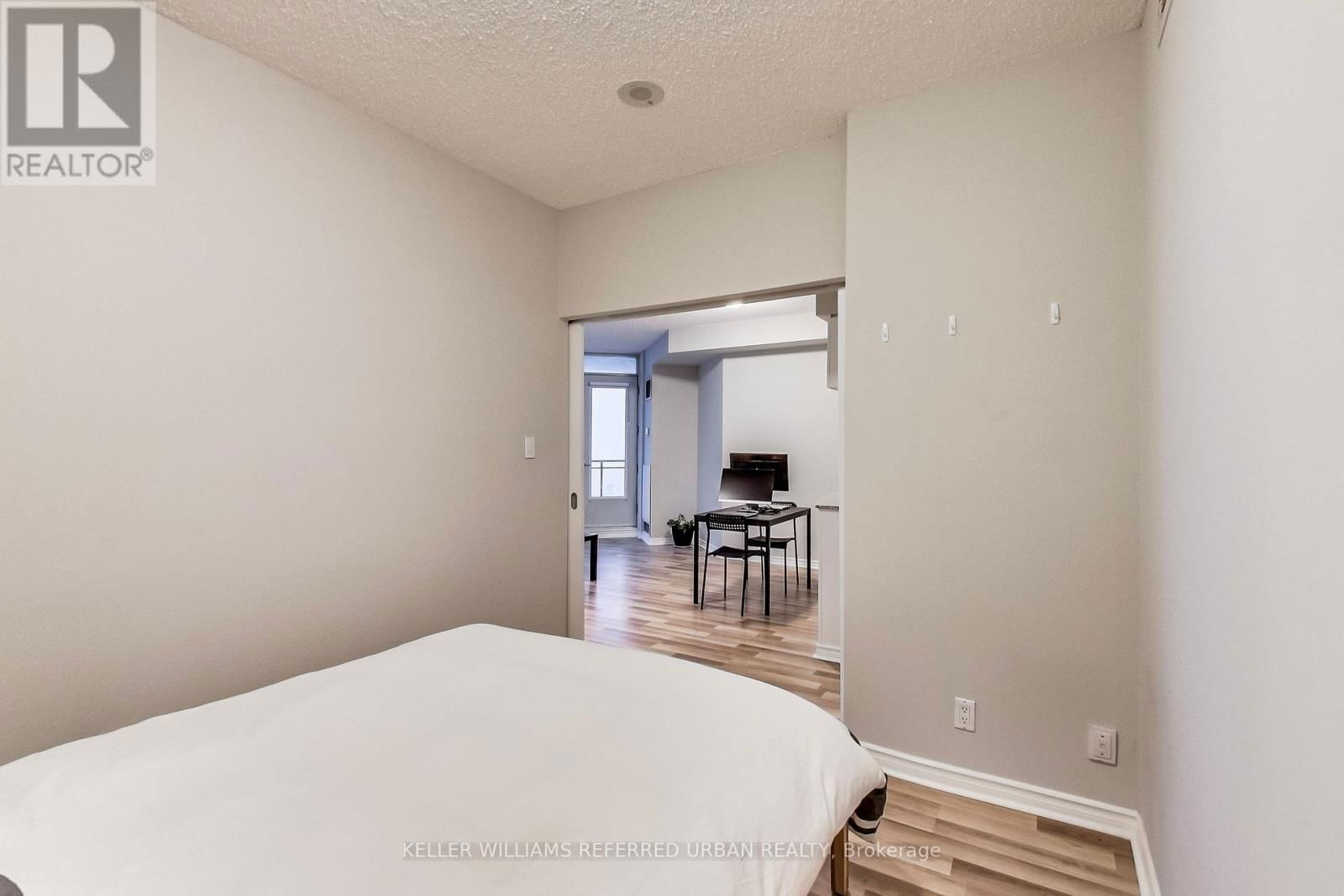 2117 - 230 QUEENS QUAY WEST Image 17