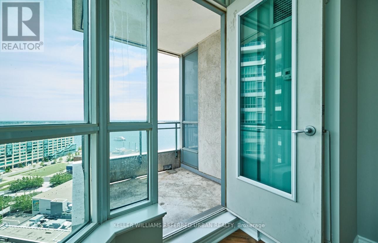 2117 - 230 QUEENS QUAY WEST Image 4