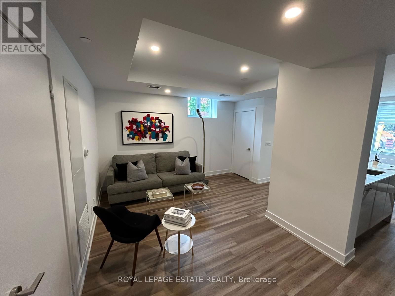 Th8 - 175 PEARS AVENUE Image 14