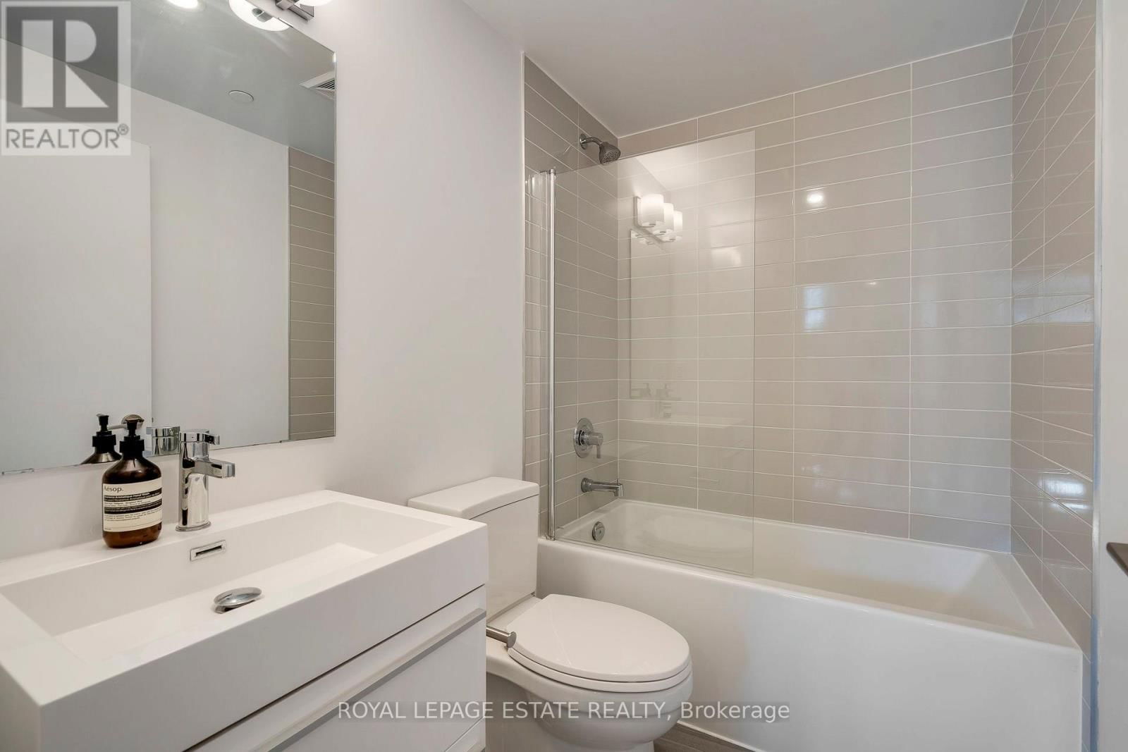 Th8 - 175 PEARS AVENUE Image 23