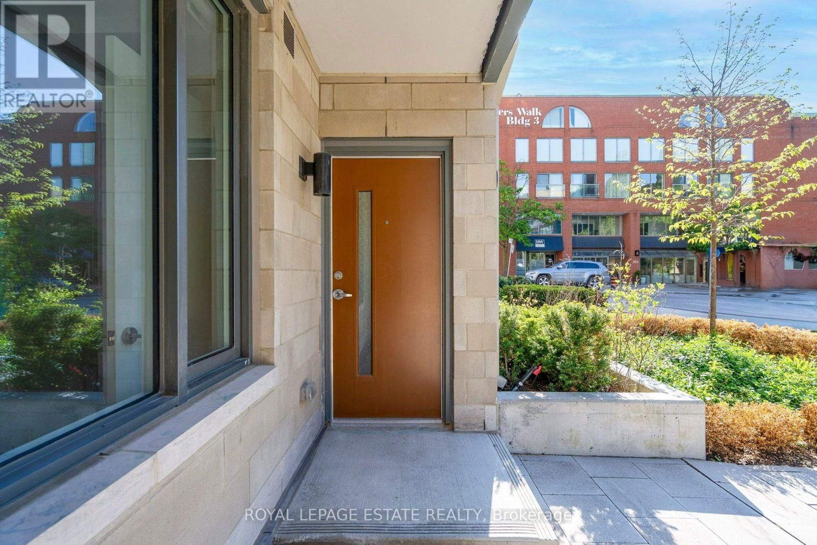 Th8 - 175 PEARS AVENUE Image 3