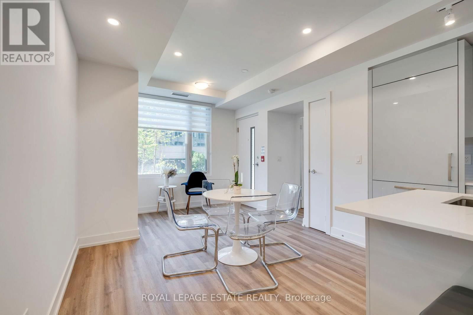 Th8 - 175 PEARS AVENUE Image 7