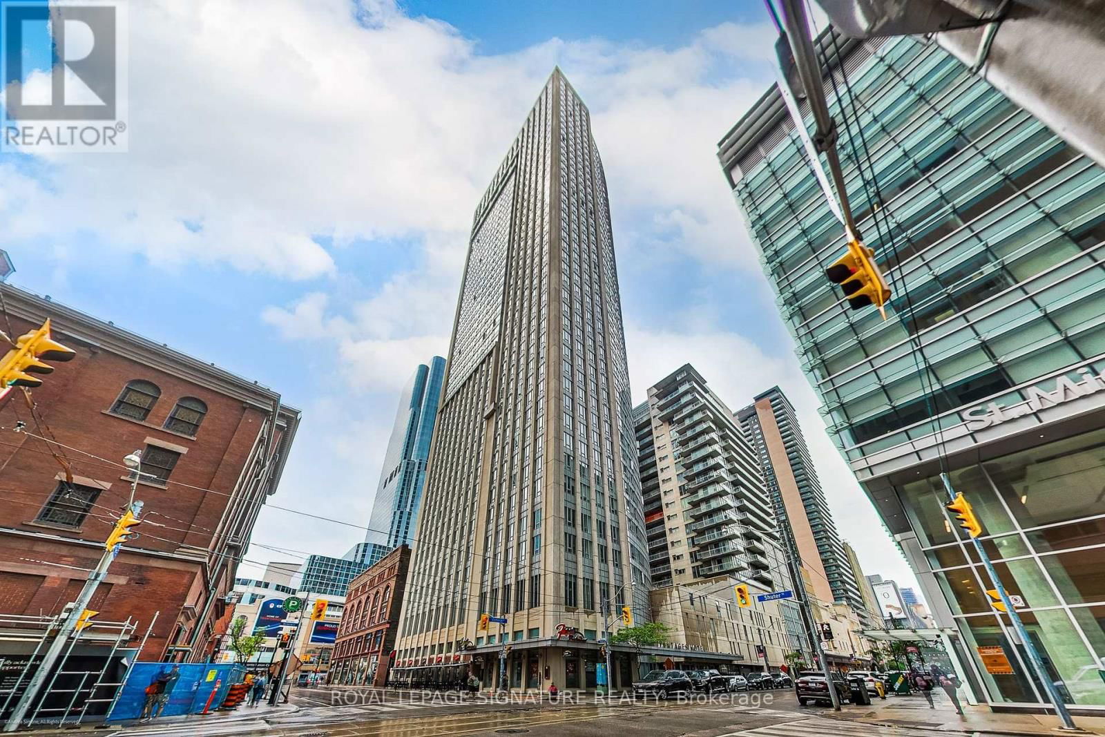 2113 - 210 VICTORIA STREET Image 2