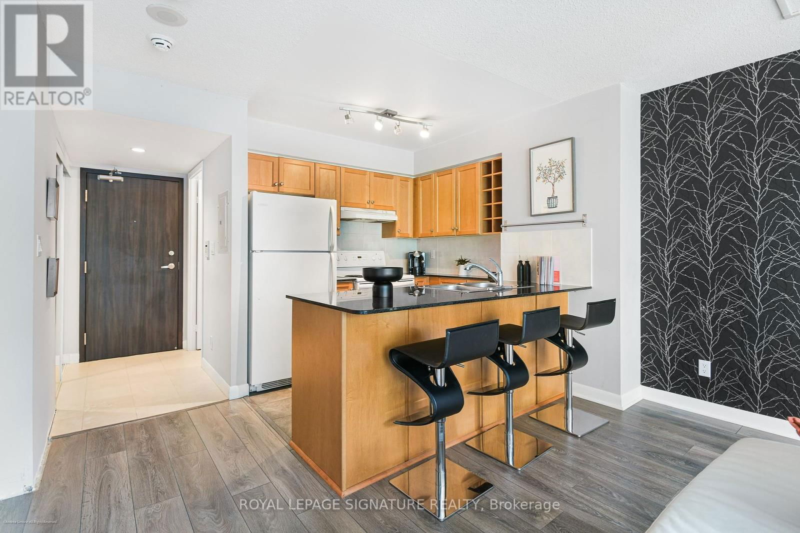 2113 - 210 VICTORIA STREET Image 6
