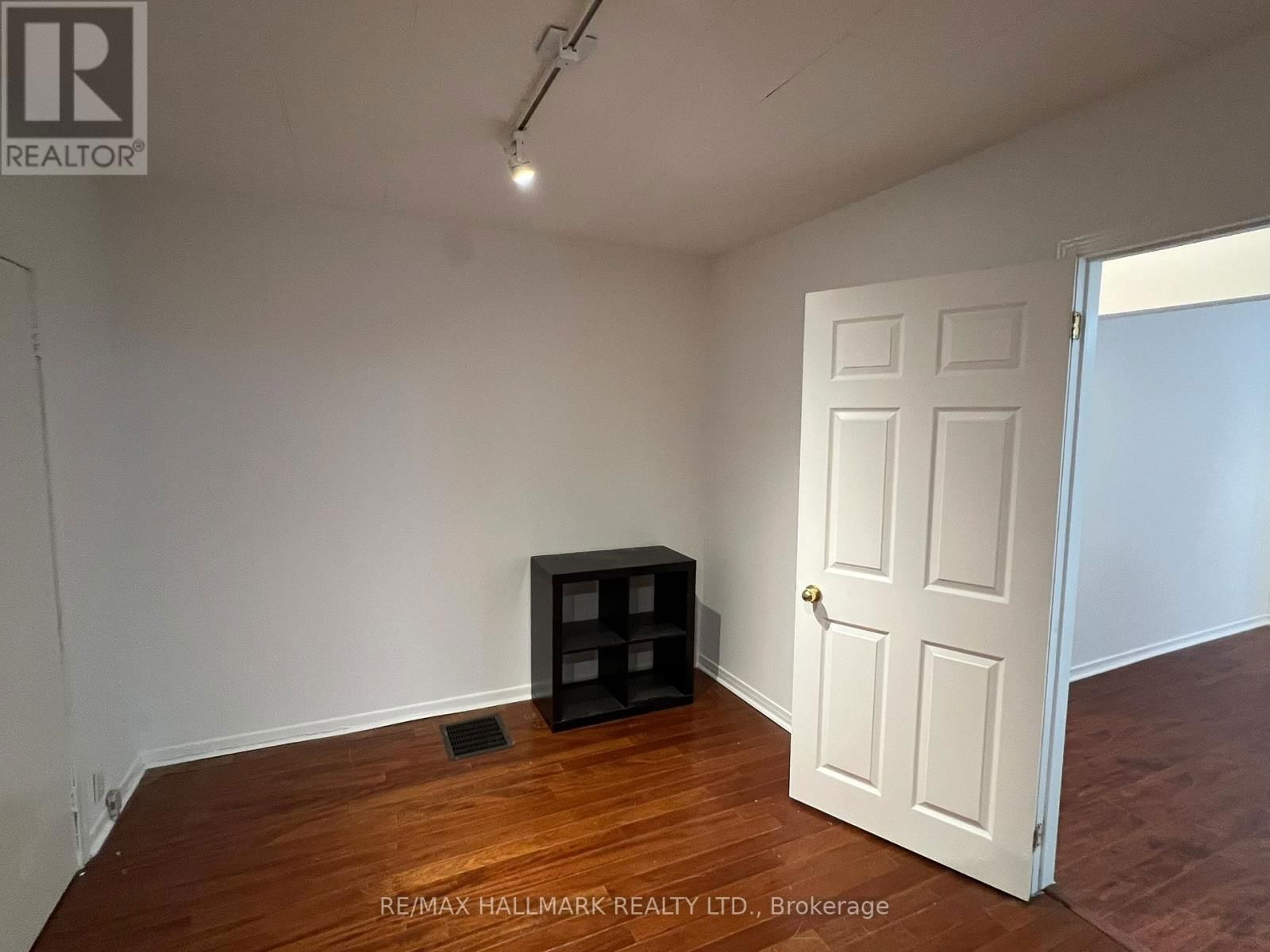 2 - 266 AVENUE ROAD Image 10