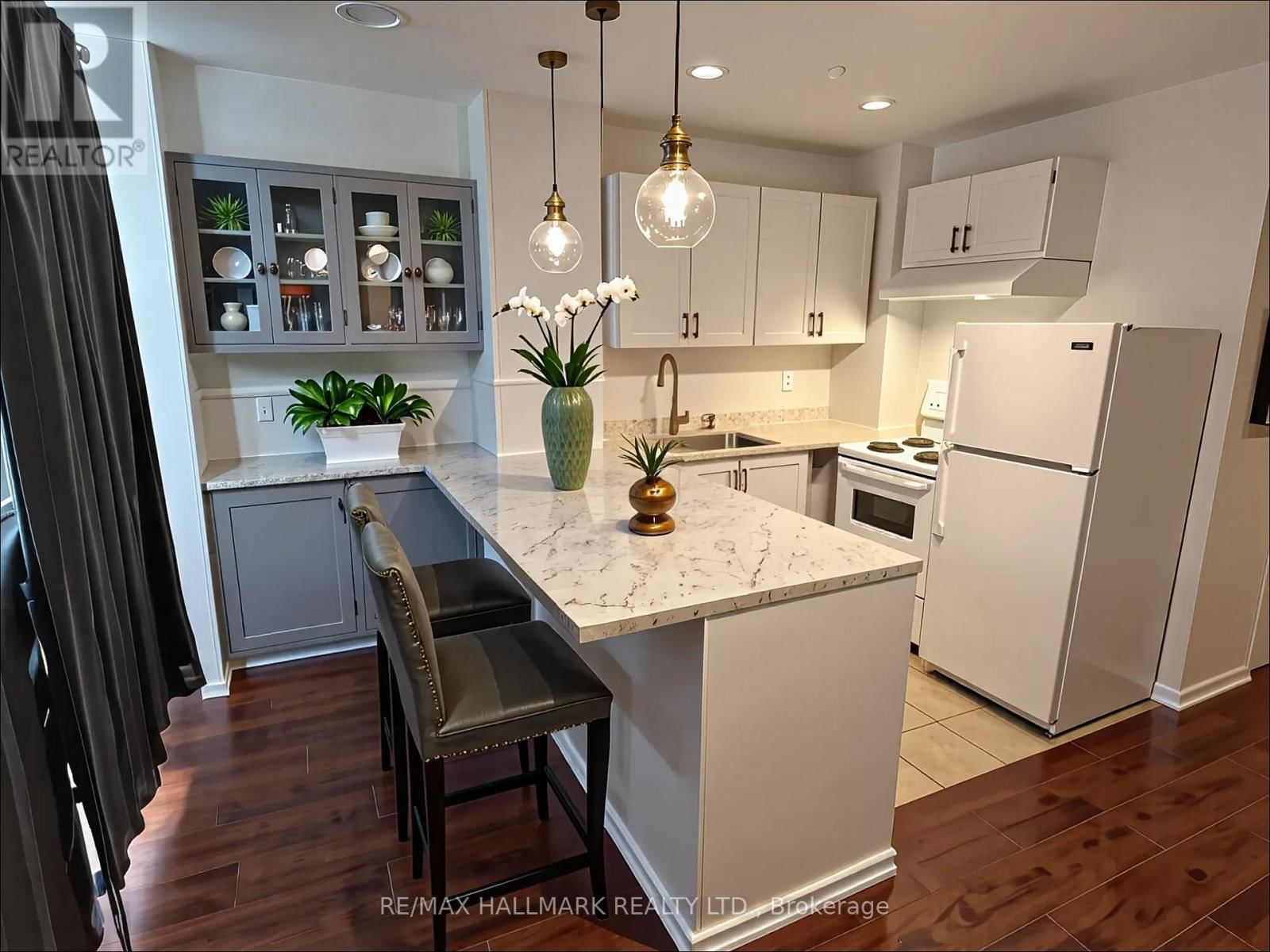 2 - 266 AVENUE ROAD Image 3