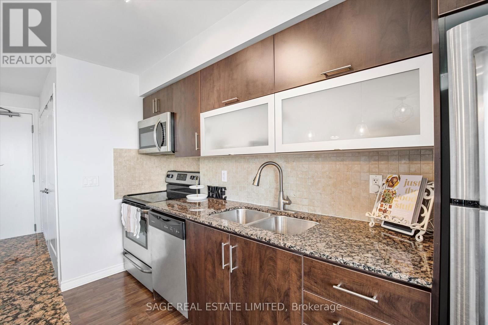 1508 - 100 WESTERN BATTERY ROAD Image 7
