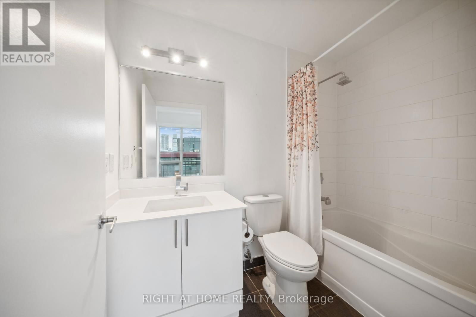 1005 - 225 SACKVILLE STREET Image 13