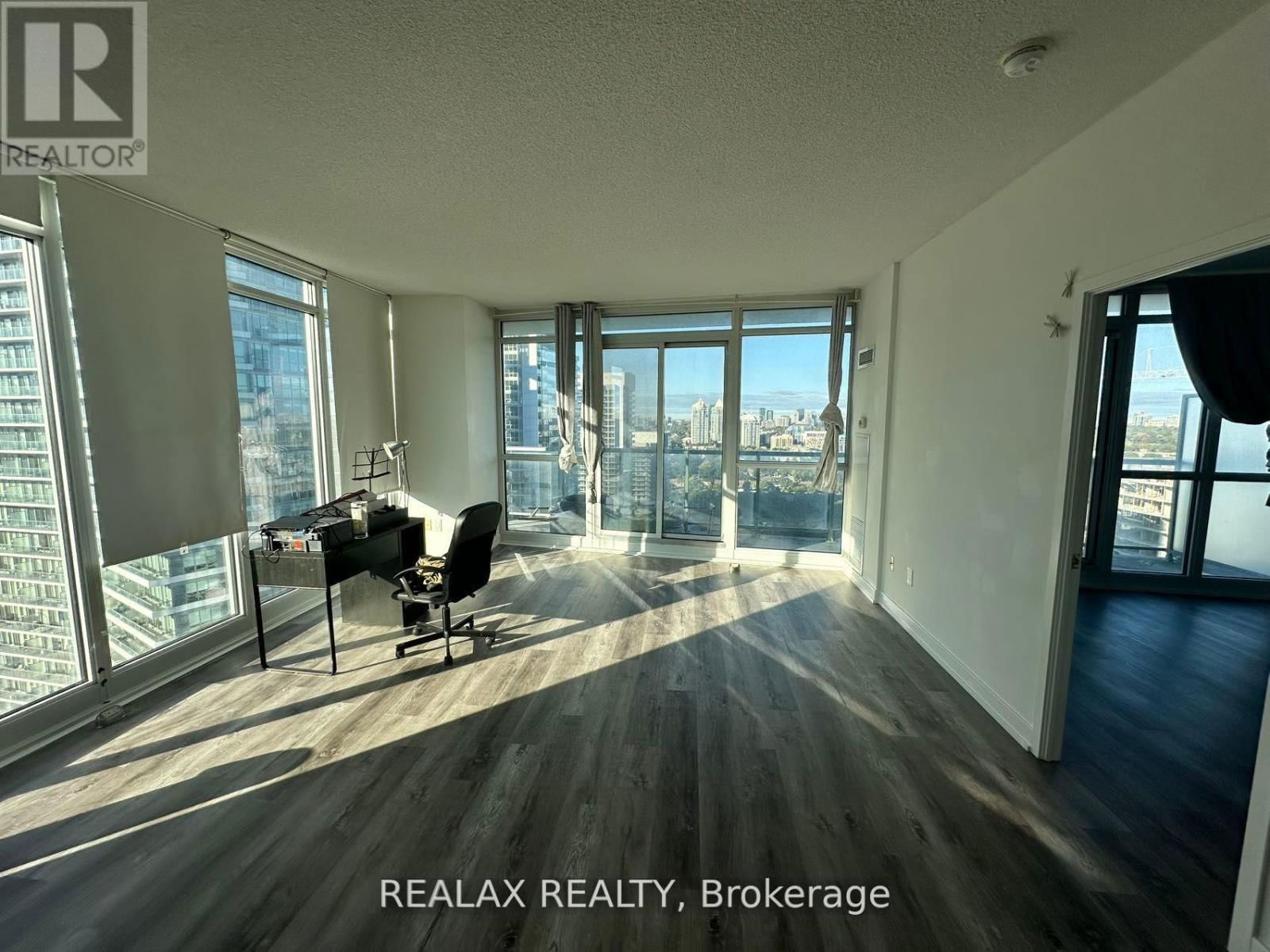 121 MCMAHON DRIVE Image 2