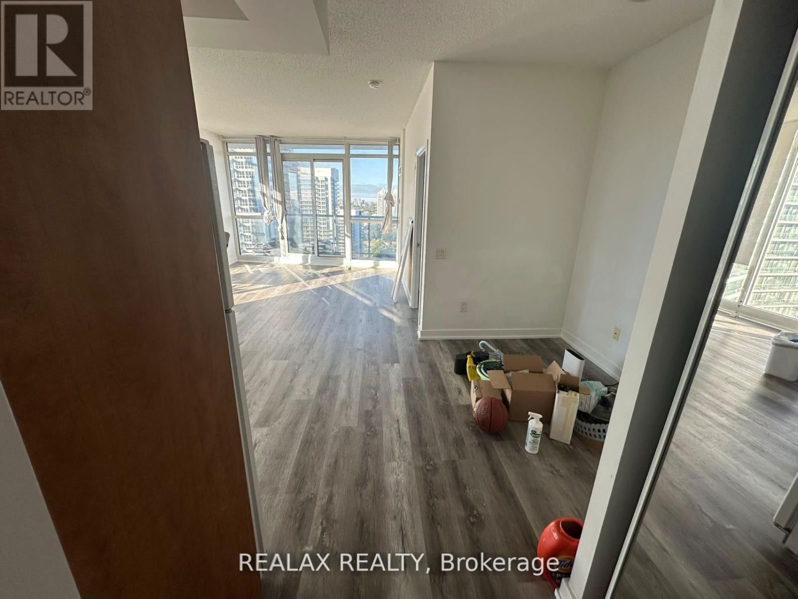 121 MCMAHON DRIVE Image 3