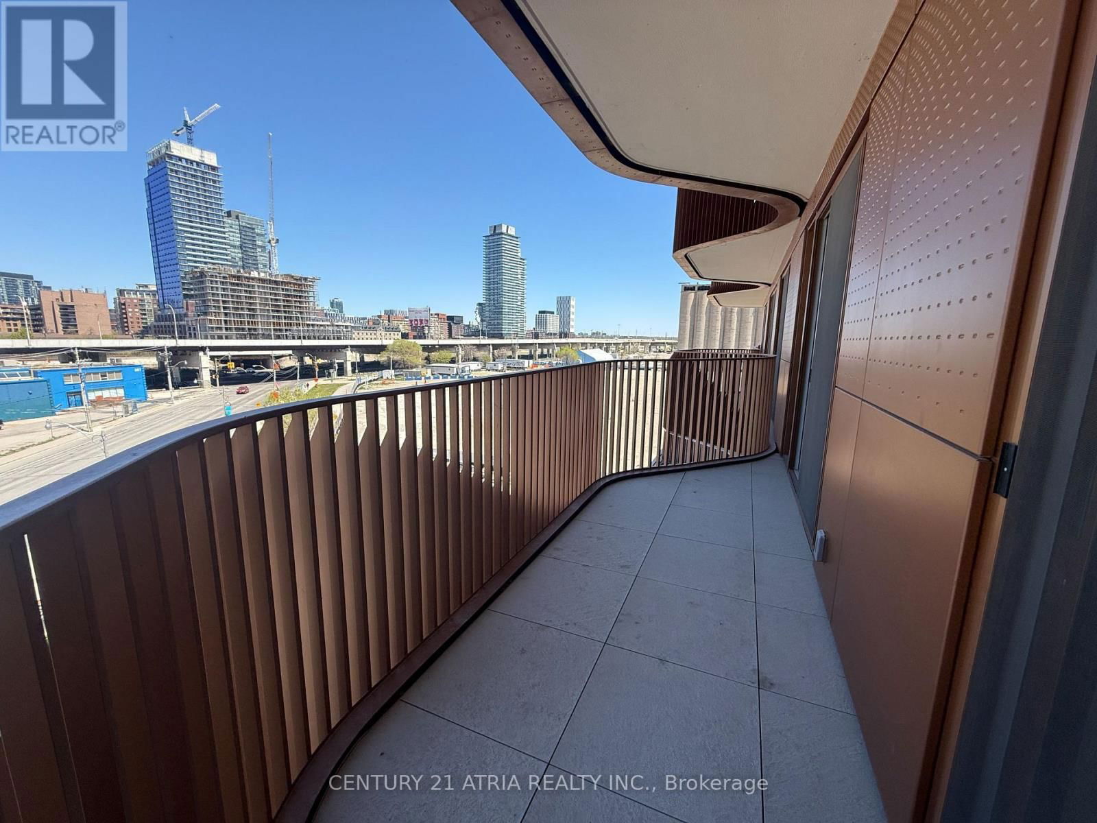 429 - 155 MERCHANTS WHARF Image 16