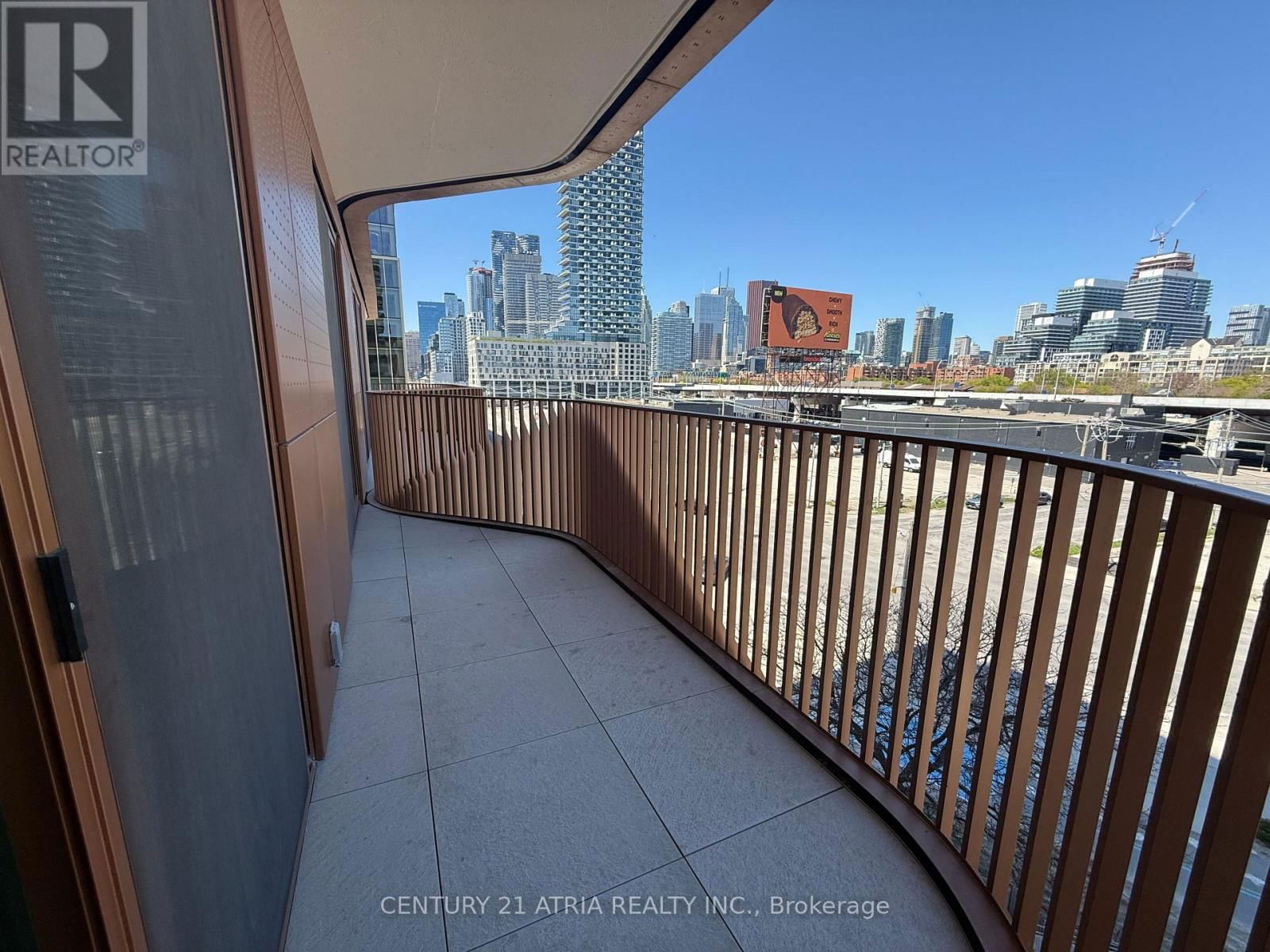 429 - 155 MERCHANTS WHARF Image 17