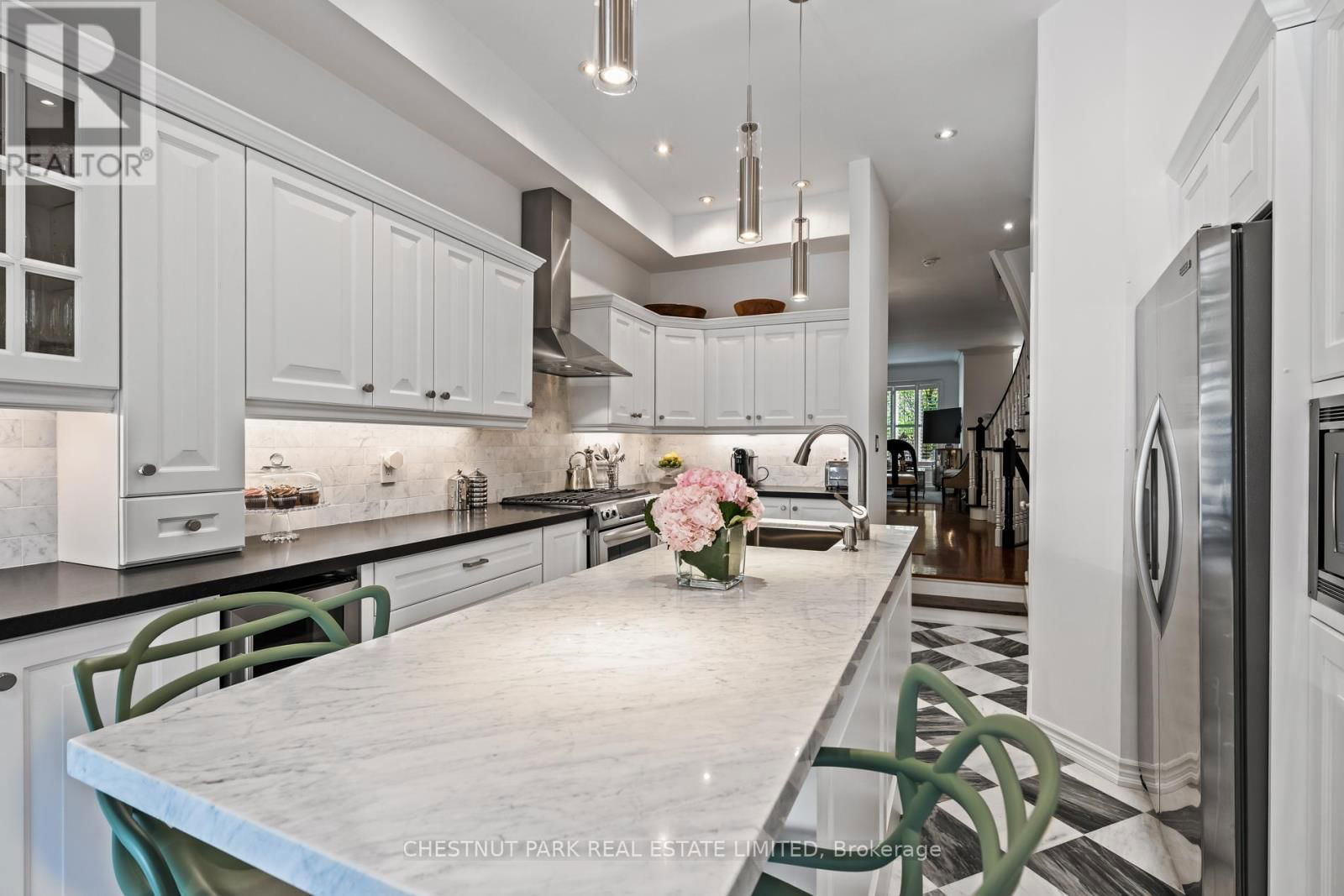 94 PLEASANT BOULEVARD Image 12