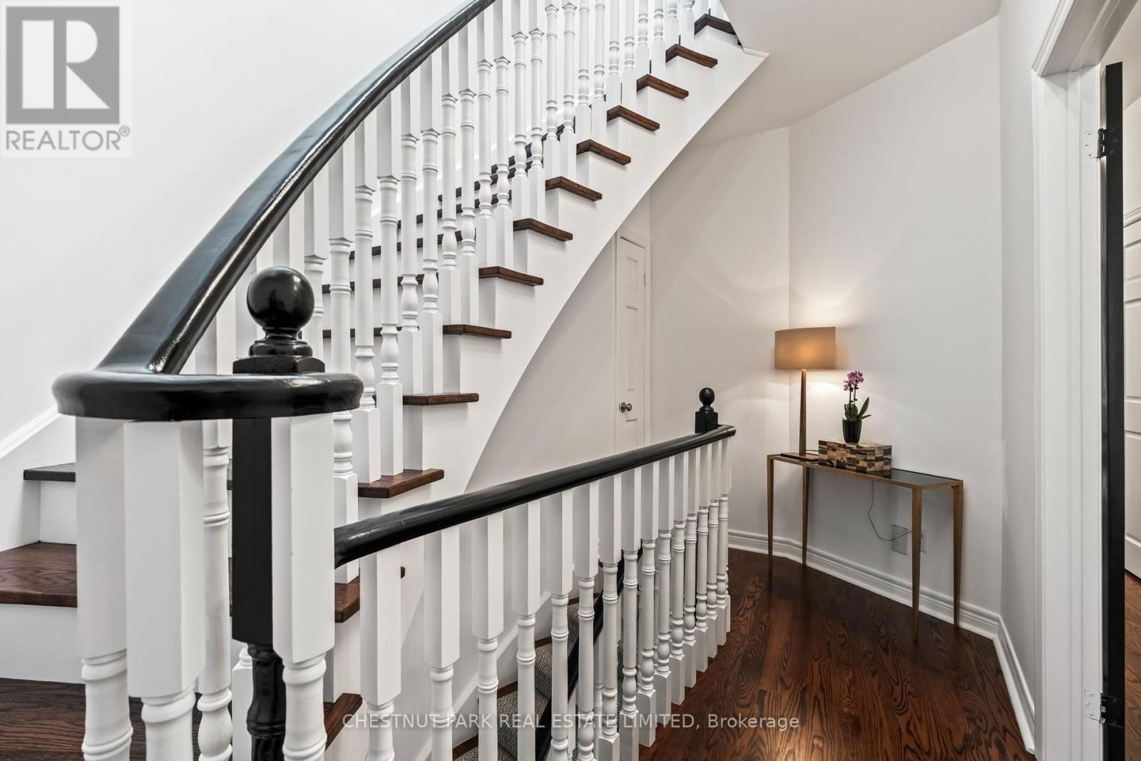 94 PLEASANT BOULEVARD Image 18