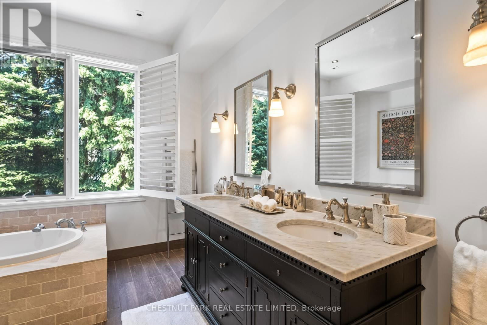 94 PLEASANT BOULEVARD Image 26
