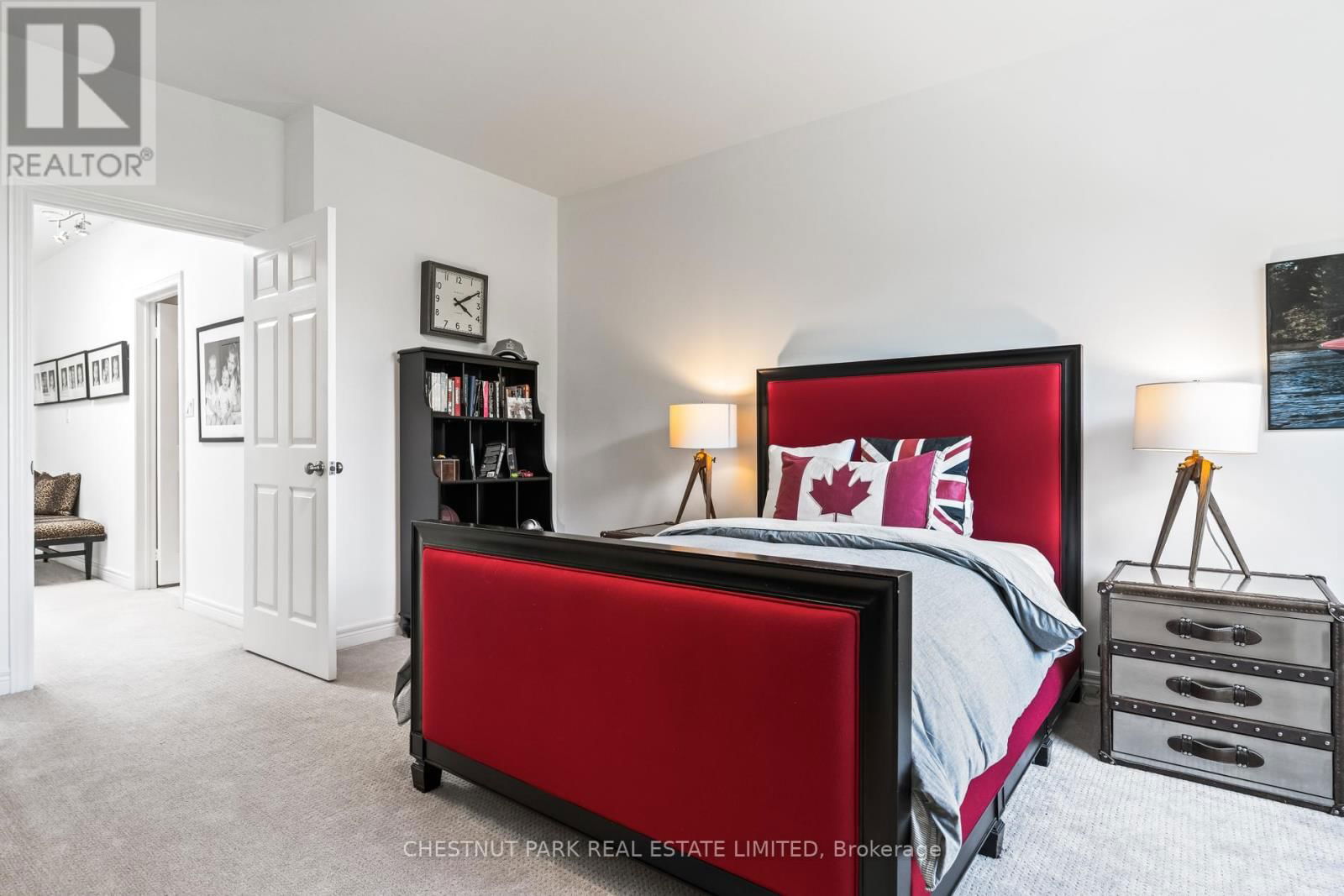 94 PLEASANT BOULEVARD Image 32