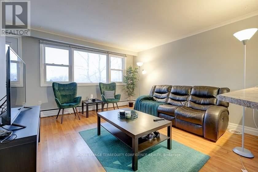 834 SHEPPARD AVENUE WEST Image 1