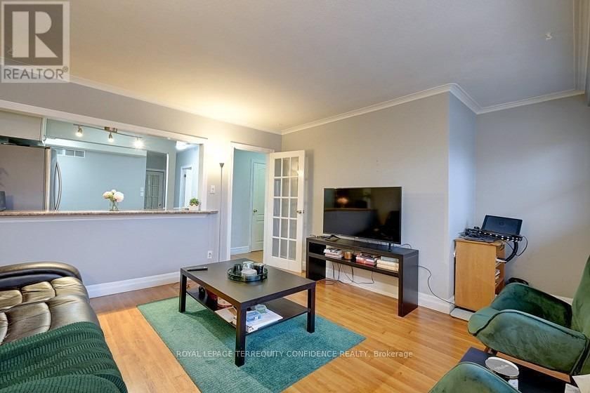 834 SHEPPARD AVENUE WEST Image 4