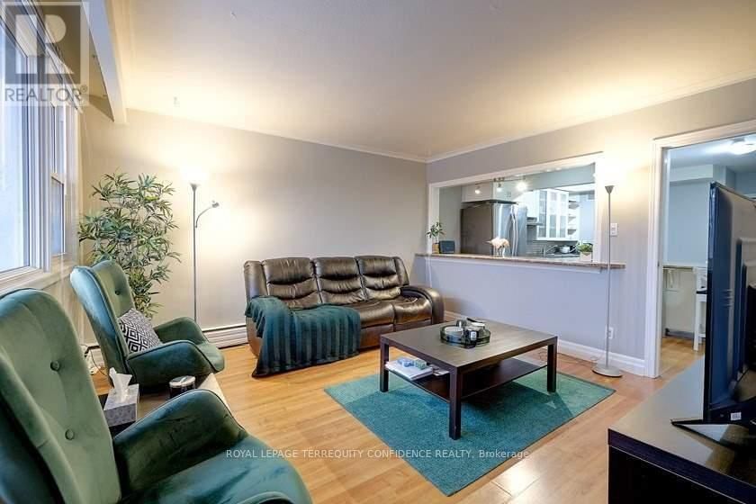 834 SHEPPARD AVENUE WEST Image 5