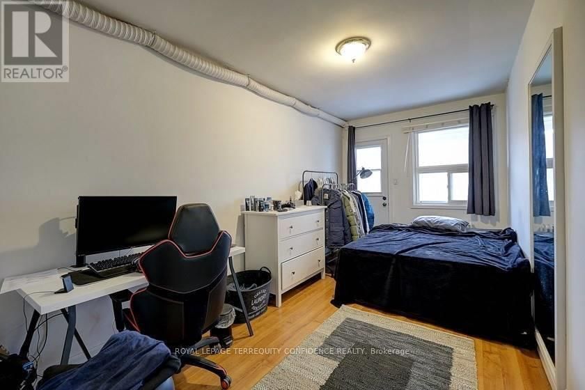 834 SHEPPARD AVENUE WEST Image 6