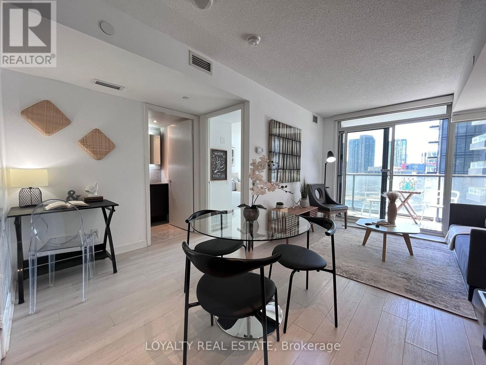 1803 - 70 QUEENS WHARF ROAD Image 2