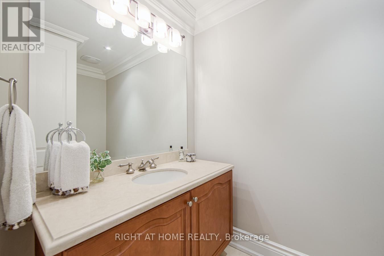 2916 BAYVIEW AVENUE Image 18