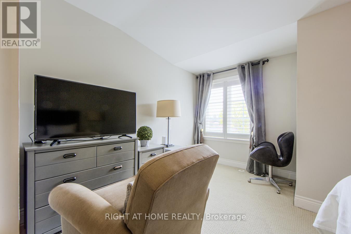 2916 BAYVIEW AVENUE Image 34