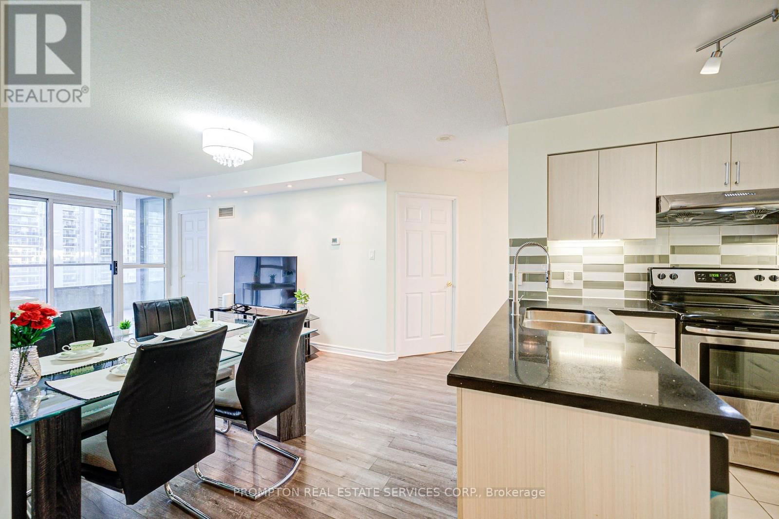 2511 - 23 HOLLYWOOD AVENUE Image 3