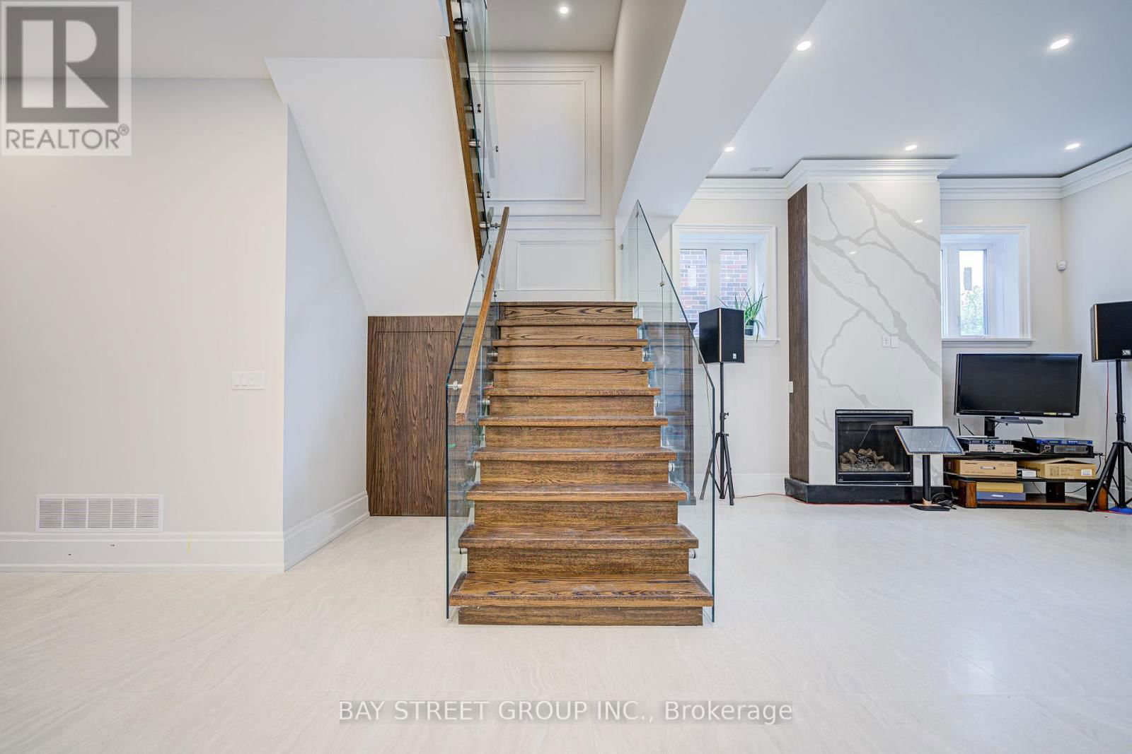 149 ALEXIS BOULEVARD Image 30