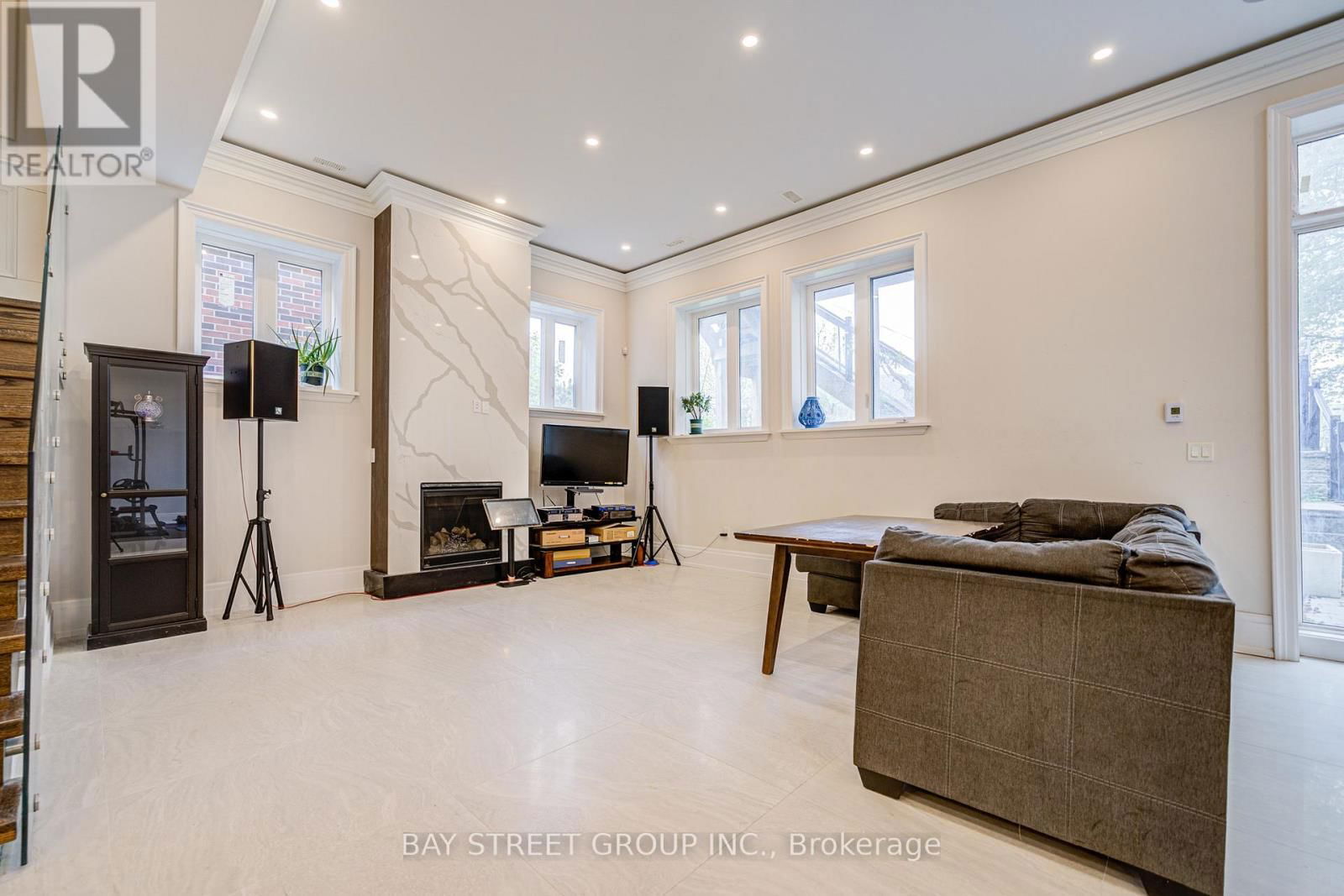 149 ALEXIS BOULEVARD Image 33