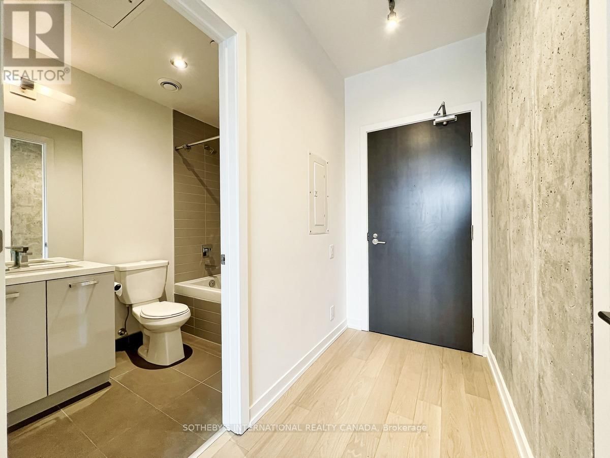 606 - 11 CHARLOTTE STREET Image 17