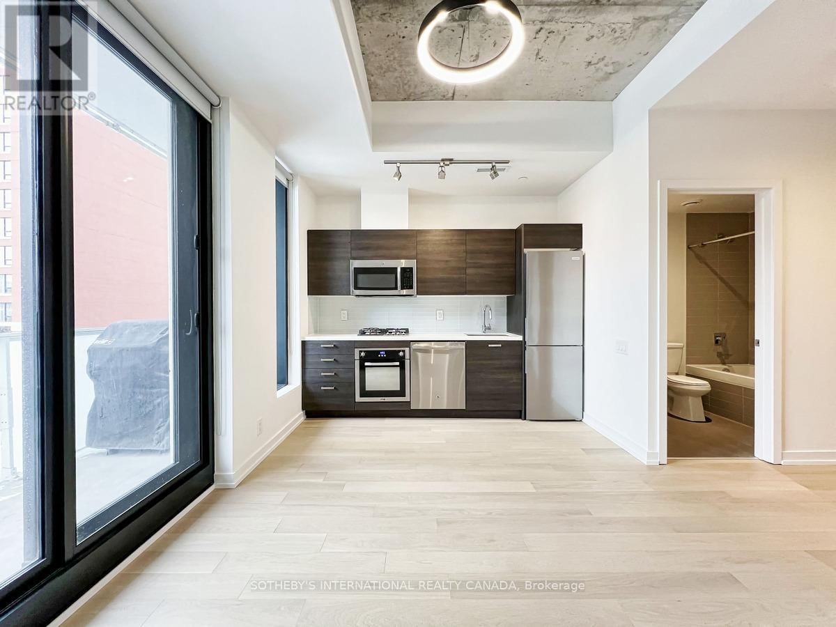 606 - 11 CHARLOTTE STREET Image 4