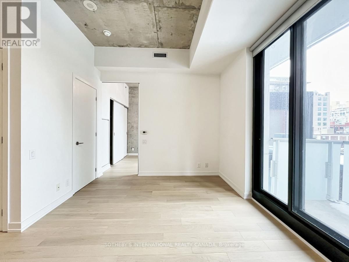 606 - 11 CHARLOTTE STREET Image 6