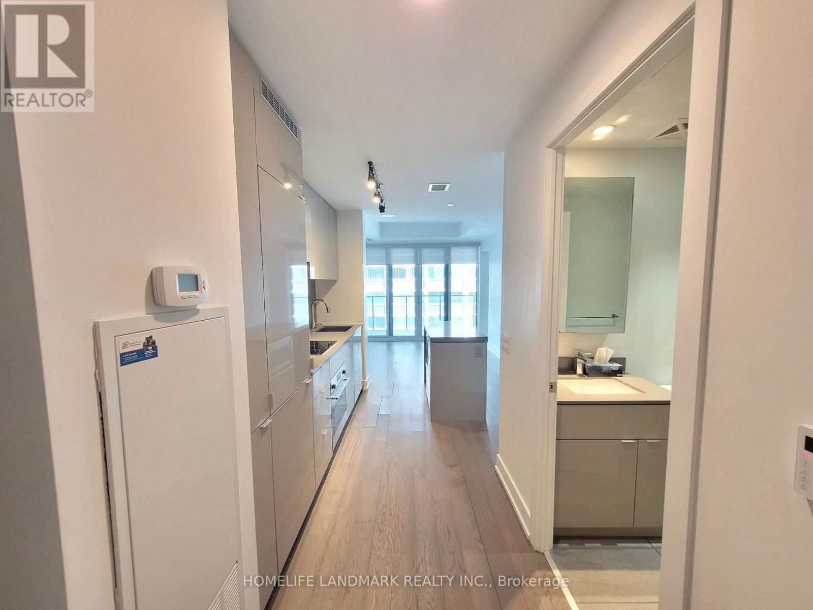 910 - 7 GRENVILLE STREET Image 2