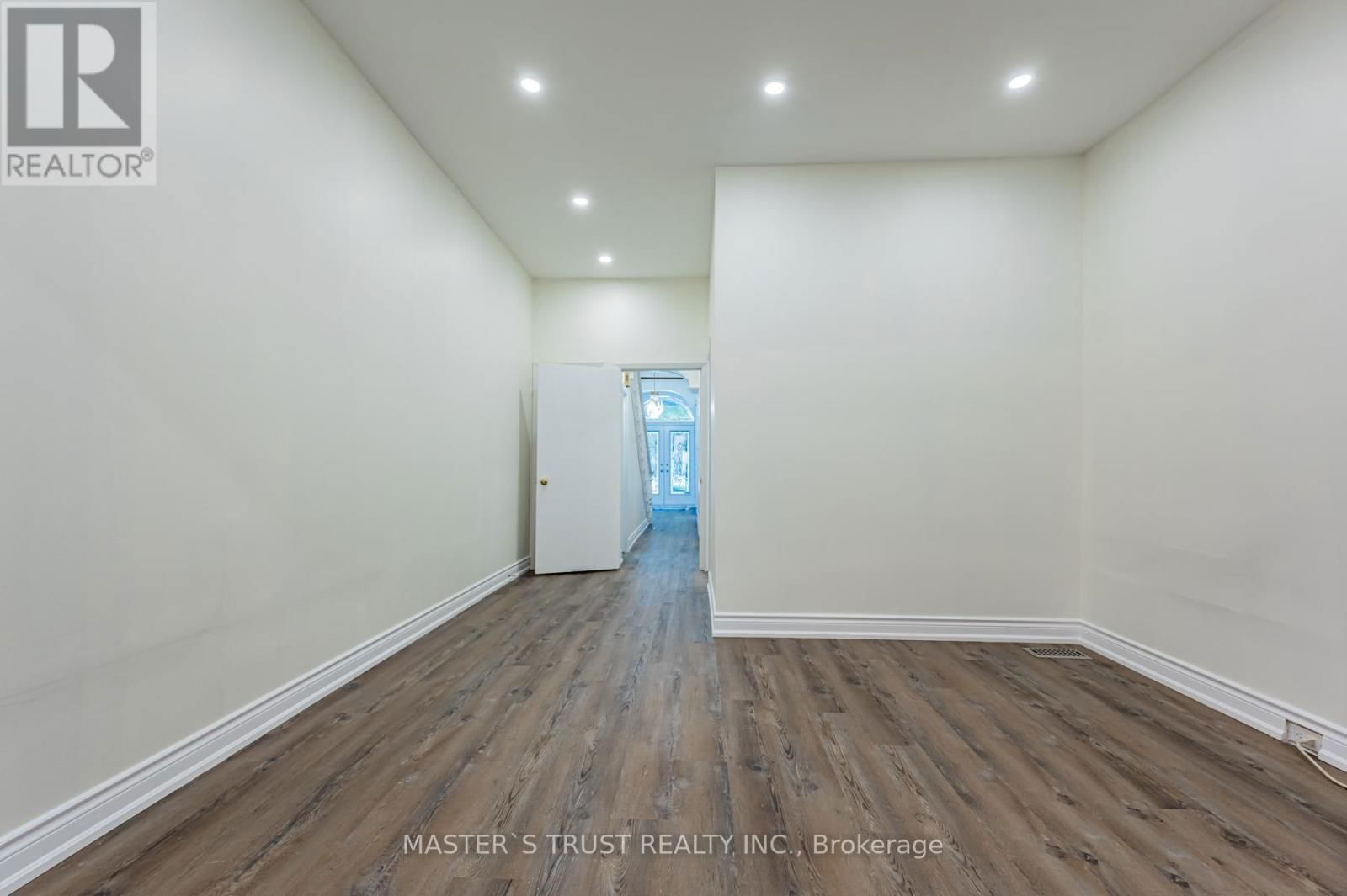 Main Floor - 246 MAJOR STREET Image 12