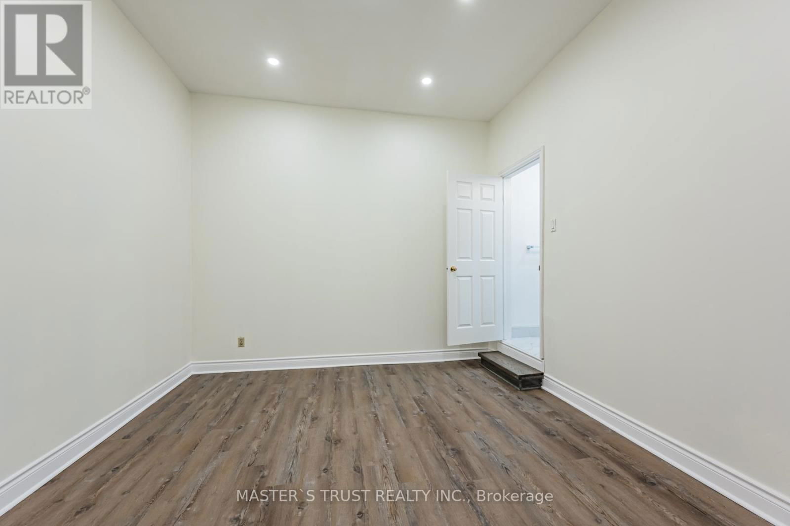 Main Floor - 246 MAJOR STREET Image 8