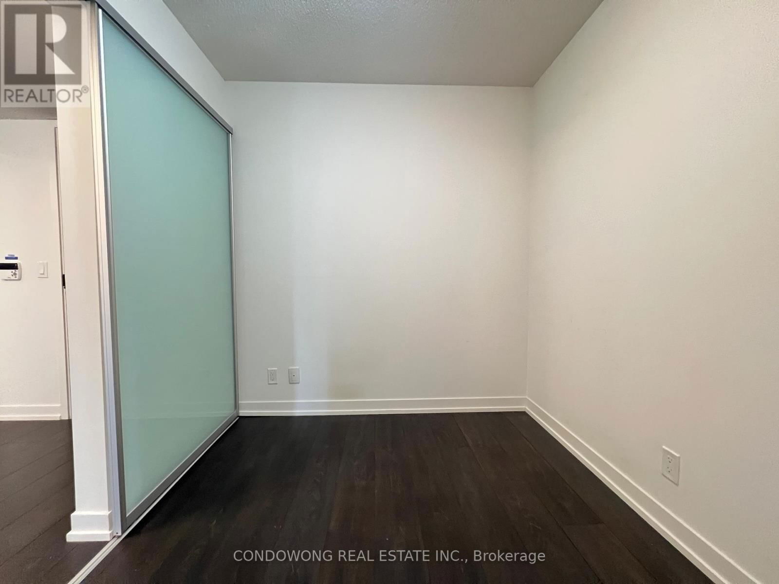 2605 - 60 SHUTER STREET Image 13