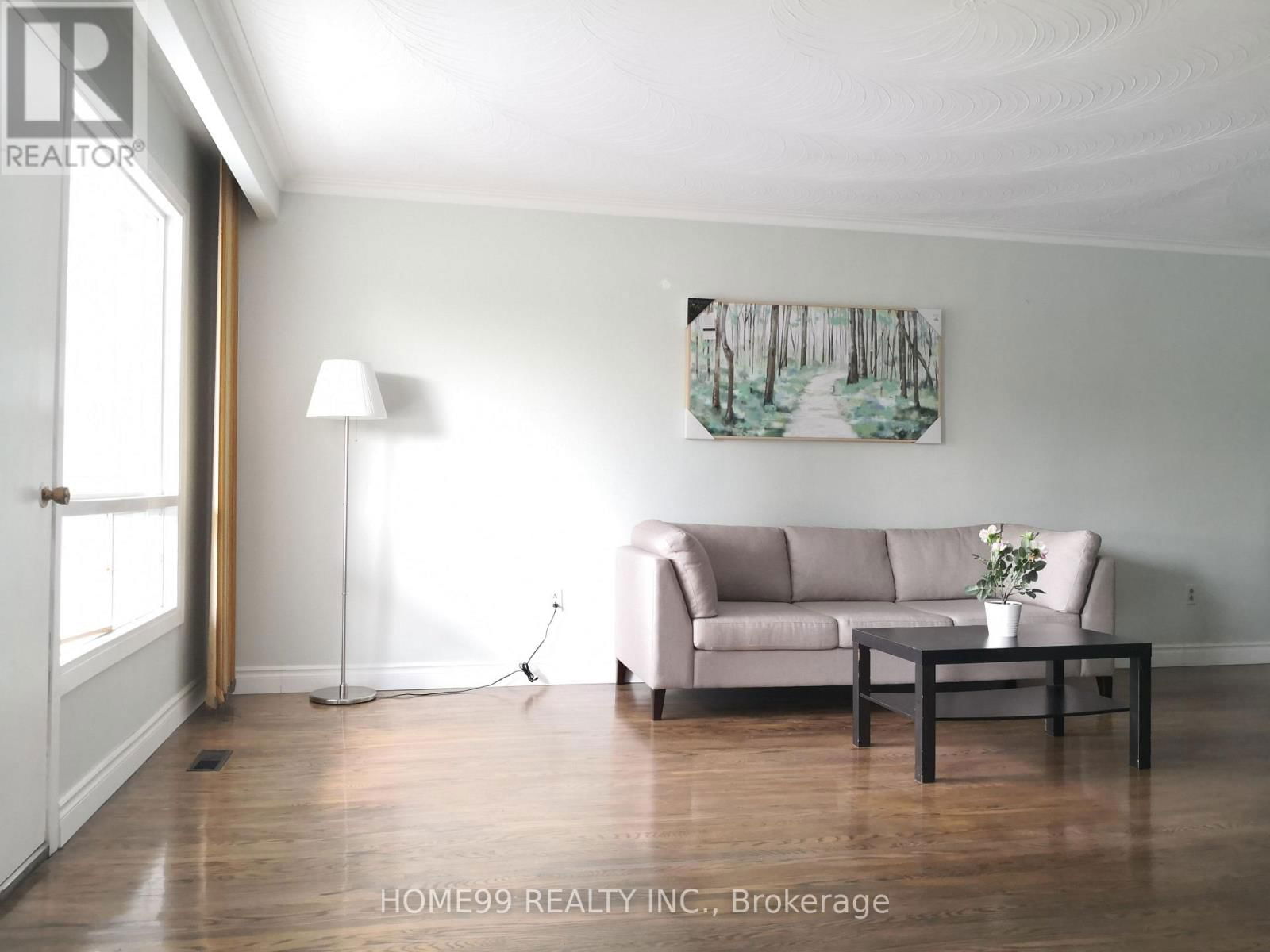 upper - 137 PINEWAY BOULEVARD Image 9
