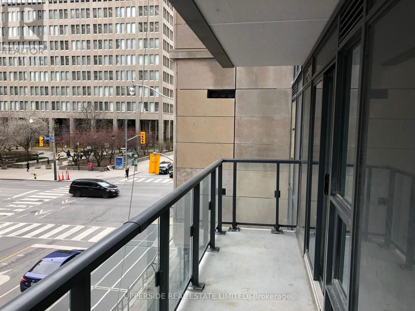 207 - 955 BAY STREET Image 5