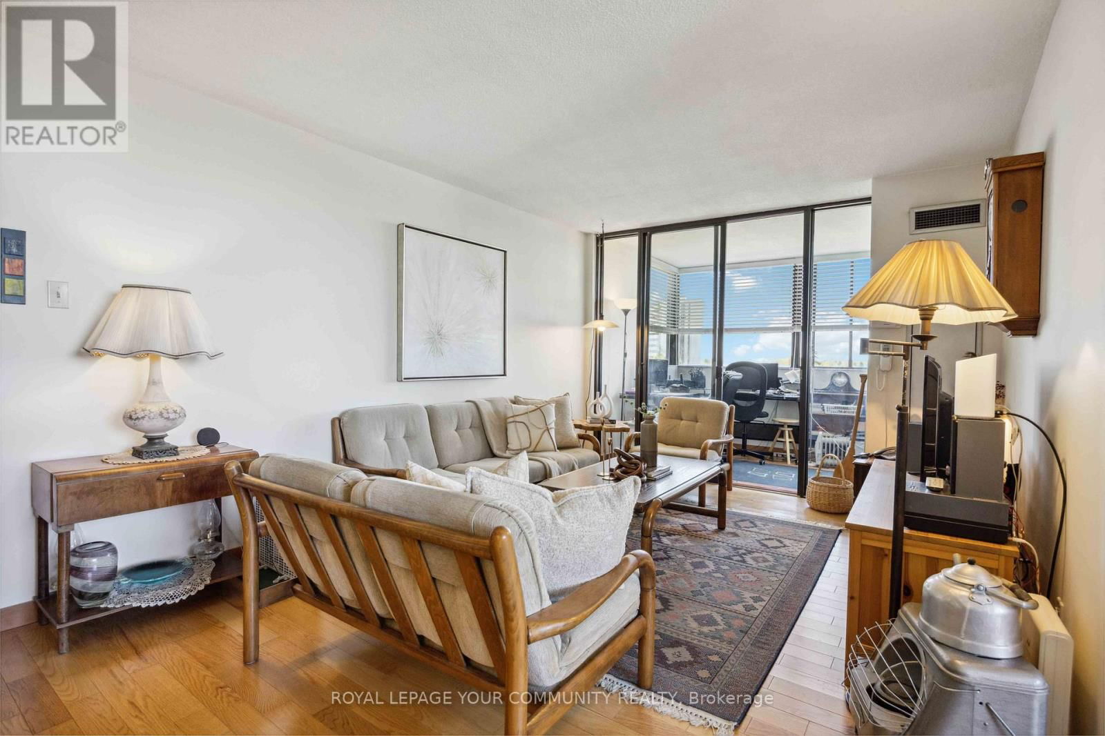 606 - 133 TORRESDALE AVENUE Image 6